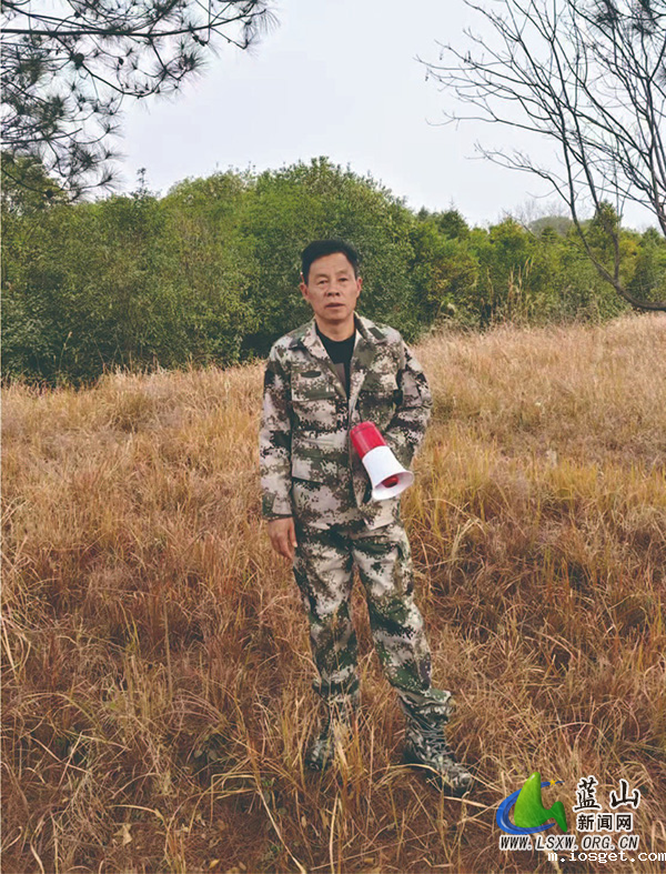 守护青山的“生态铁军”——华体会登陆网站护林员群体先进事迹纪实2.jpg 守护青山的“生态铁军”——华体会登陆网站护林员群体先进事迹纪实2.jpg